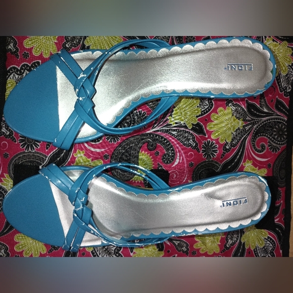 Fioni Strapless Heels - Picture 7 of 15